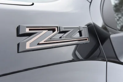 BLACK AND GOLD 1 - 2020 CHEVY SILVERADO 1500 LIFT - Image 10 of 18