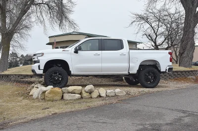SUMMIT WHITE 1 - 2020 CHEVY SILVERADO 1500 LIFT - Image 2 of 10