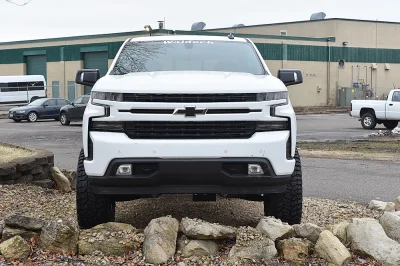 SUMMIT WHITE 1 - 2020 CHEVY SILVERADO 1500 LIFT - Image 5 of 10