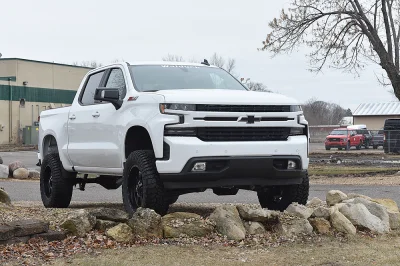 SUMMIT WHITE 1 - 2020 CHEVY SILVERADO 1500 LIFT - Image 6 of 10