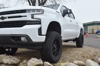 SUMMIT WHITE 1 - 2020 CHEVY SILVERADO 1500 LIFT - Image 8 of 10