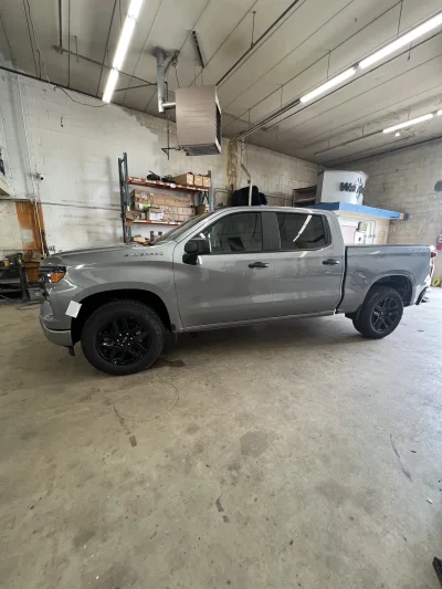 2026 CHEVY SILVERADO 1500 - BASIC PACKAGE - STERLING GRAY (GXD) - 2026 CHEVY SILVERADO 1500 CUSTOM - Image 4 of 15