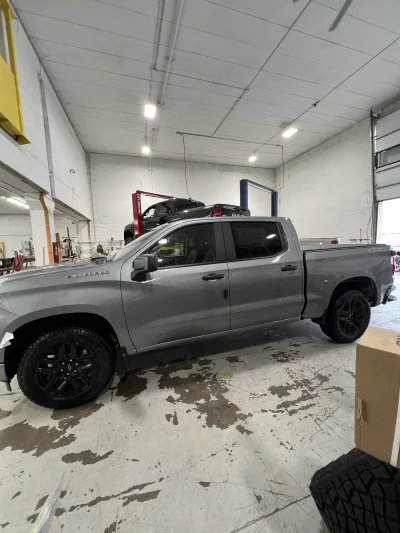 2026 CHEVY SILVERADO 1500 - BASIC PACKAGE - STERLING GRAY (GXD) - 2026 CHEVY SILVERADO 1500 CUSTOM - Image 2 of 15