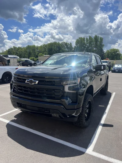 2026 CHEVY SILVERADO 1500 - LEVEL PACKAGE - BLACK (GBA) - 2026 CHEVY SILVERADO 1500 LEVEL - Image 2 of 17