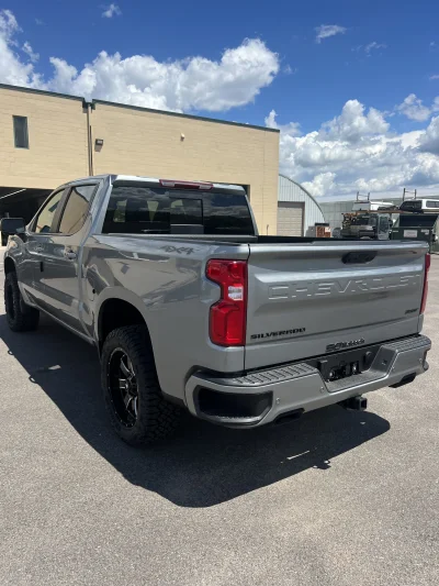 2026 CHEVY SILVERADO 1500 - LEVEL PACKAGE - STERLING GRAY (GXD) - 2026 CHEVY SILVERADO 1500 LEVEL - Image 17 of 20