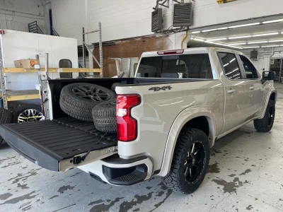 2026 CHEVY SILVERADO 1500 - LEVEL PACKAGE - WHITE SANDS (G42) - 2026 CHEVY SILVERADO 1500 LEVEL - Image 12 of 16