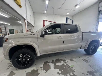2026 CHEVY SILVERADO 1500 - LEVEL PACKAGE - WHITE SANDS (G42) - 2026 CHEVY SILVERADO 1500 LEVEL - Image 15 of 16