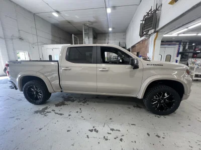 2026 CHEVY SILVERADO 1500 - LEVEL PACKAGE - WHITE SANDS (G42) - 2026 CHEVY SILVERADO 1500 LEVEL - Image 3 of 16