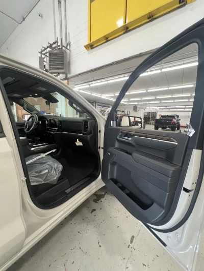 2026 CHEVY SILVERADO 1500 - LEVEL PACKAGE - WHITE SANDS (G42) - 2026 CHEVY SILVERADO 1500 LEVEL - Image 4 of 16