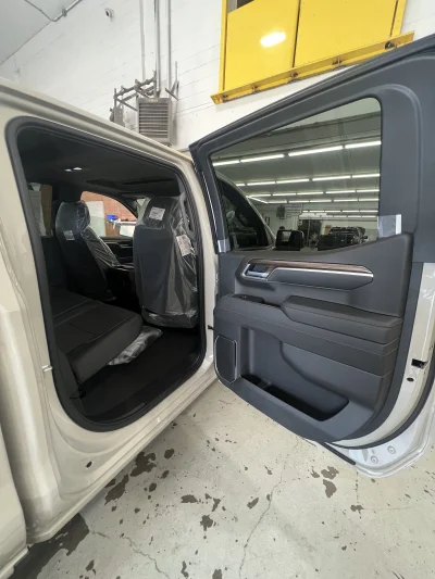 2026 CHEVY SILVERADO 1500 - LEVEL PACKAGE - WHITE SANDS (G42) - 2026 CHEVY SILVERADO 1500 LEVEL - Image 6 of 16
