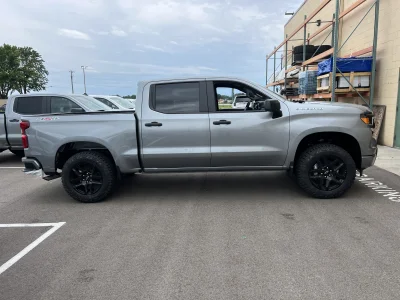 2026 CHEVY SILVERADO 1500 - LEVEL PACKAGE - STERLING GRAY (GXD) - 2026 CHEVY SILVERADO 1500 LEVEL - Image 5 of 22