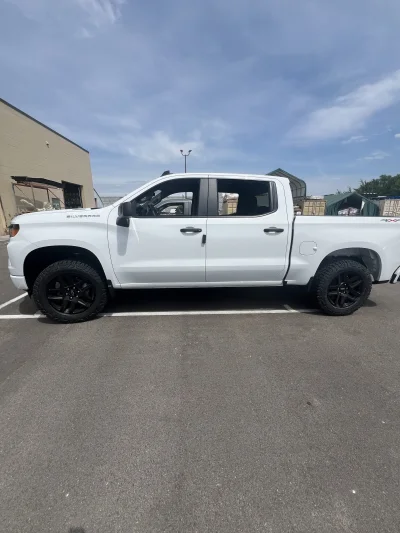 2026 CHEVY SILVERADO 1500  - LEVEL PACKAGE  - SUMMIT WHITE (GAZ) - 2026 CHEVY SILVERADO 1500 LEVEL - Image 4 of 15