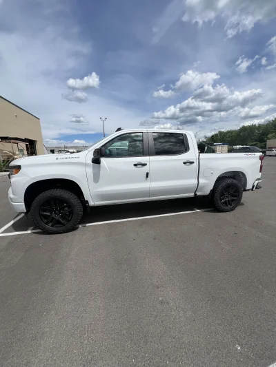 2026 CHEVY SILVERADO 1500 - LEVEL  PACKAGE - SUMMIT WHITE (GAZ) - 2026 CHEVY SILVERADO 1500 LEVEL - Image 4 of 15