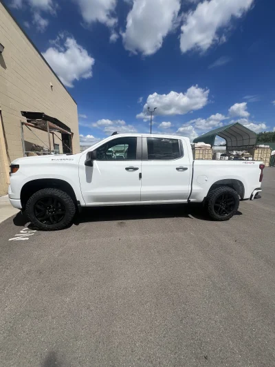 2026 CHEVY SILVERADO 1500 -LEVEL  PACKAGE - SUMMIT WHITE (GAZ) - 2026 CHEVY SILVERADO 1500 LEVEL - Image 4 of 15
