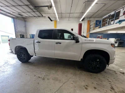 2026 CHEVY SILVERADO 1500 - LEVEL  PACKAGE - SUMMIT WHITE (GAZ) - 2026 CHEVY SILVERADO 1500 LEVEL - Image 4 of 21