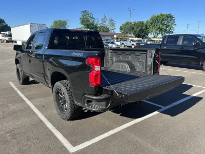 2026 CHEVY SILVERADO 1500 - LEVEL PACKAGE - BLACK (GBA) - 2026 CHEVY SILVERADO 1500 LEVEL - Image 18 of 21