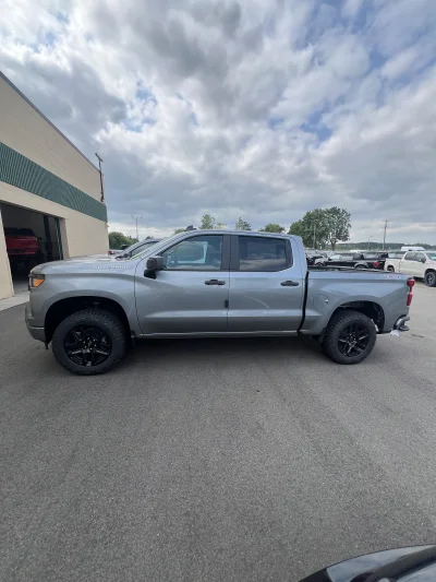 2026 CHEVY SILVERADO 1500 - LEVEL PACKAGE - STERLING GRAY (GXD) - 2026 CHEVY SILVERADO 1500 LEVEL - Image 4 of 15