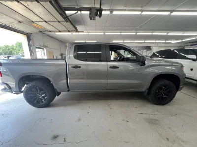 2026 CHEVY SILVERADO 1500 - LEVEL PACKAGE - STERLING GRAY (GXD) - 2026 CHEVY SILVERADO 1500 LEVEL - Image 5 of 14