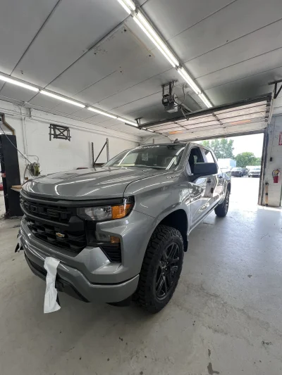 2026 CHEVY SILVERADO 1500 - LEVEL PACKAGE - STERLING GRAY (GXD) - 2026 CHEVY SILVERADO 1500 LEVEL - Image 3 of 14