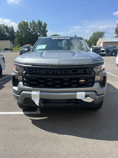 2026 CHEVY SILVERADO 1500 - LEVEL PACKAGE - STERLING GRAY (GXD) - 2026 CHEVY SILVERADO 1500 LEVEL - Image 2 of 13