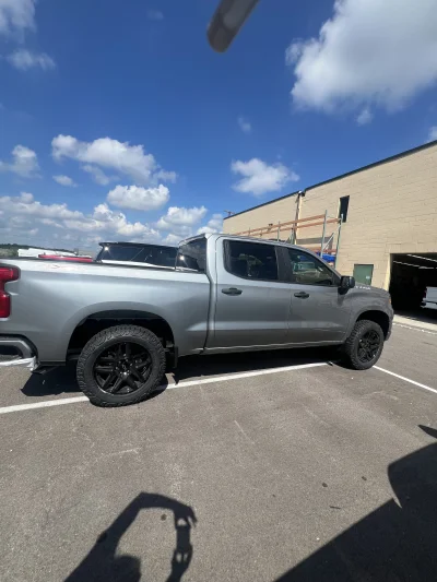 2026 CHEVY SILVERADO 1500 - LEVEL PACKAGE - STERLING GRAY (GXD) - 2026 CHEVY SILVERADO 1500 LEVEL - Image 5 of 13