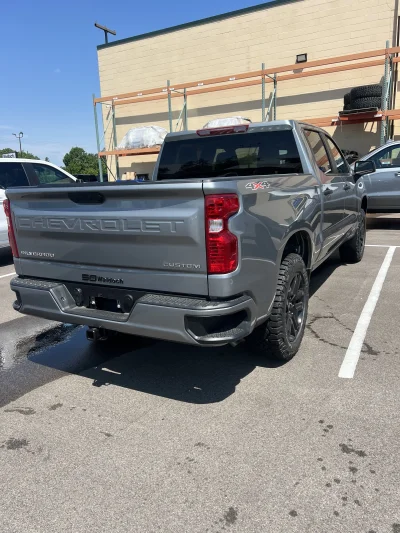 2026 CHEVY SILVERADO 1500 - LEVEL PACKAGE - STERLING GRAY (GXD) - 2026 CHEVY SILVERADO 1500 LEVEL - Image 13 of 15