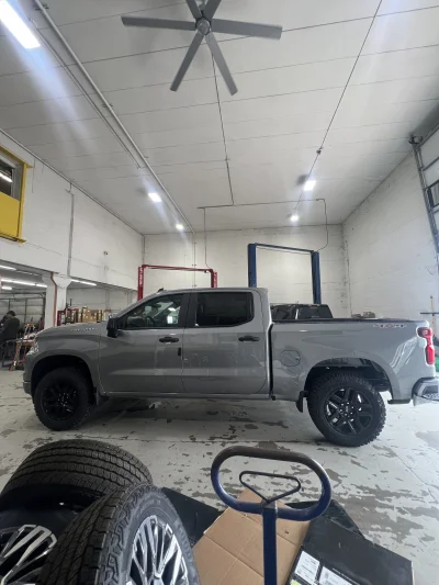 2026 CHEVY SILVERADO 1500 - LEVEL PACKAGE - STERLING GRAY (GXD) - 2026 CHEVY SILVERADO 1500 LEVEL - Image 4 of 15