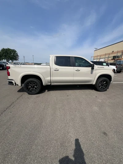 2026 CHEVY SILVERADO 1500 - LEVEL PACKAGE - WHITE SANDS (G42) - 2026 CHEVY SILVERADO 1500 LEVEL - Image 13 of 15
