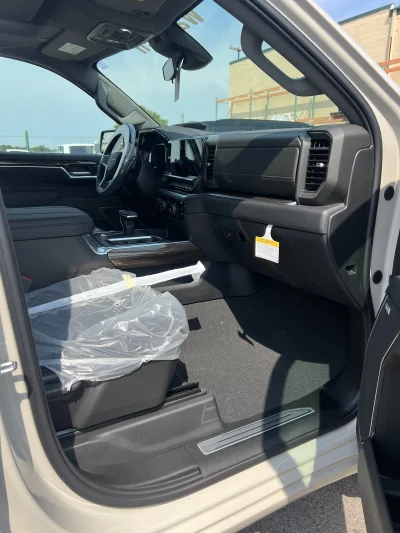 2026 CHEVY SILVERADO 1500 - LEVEL PACKAGE - WHITE SANDS (G42) - 2026 CHEVY SILVERADO 1500 LEVEL - Image 7 of 15