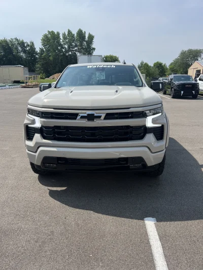 2026 CHEVY SILVERADO 1500 - LEVEL PACKAGE - WHITE SANDS (G42) - 2026 CHEVY SILVERADO 1500 LEVEL - Image 3 of 15