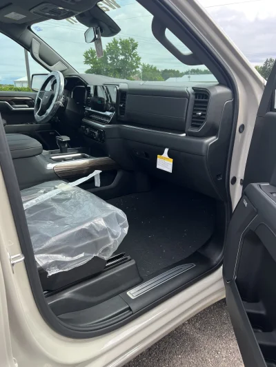 2026 CHEVY SILVERADO 1500 - LEVEL PACKAGE - WHITE SANDS (G42) - 2026 CHEVY SILVERADO 1500 LEVEL - Image 7 of 15