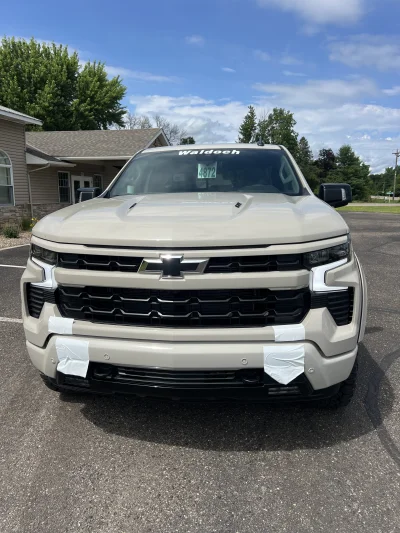 2026 CHEVY SILVERADO 1500 - LEVEL PACKAGE - WHITE SANDS (G42) - 2026 CHEVY SILVERADO 1500 LEVEL - Image 2 of 15