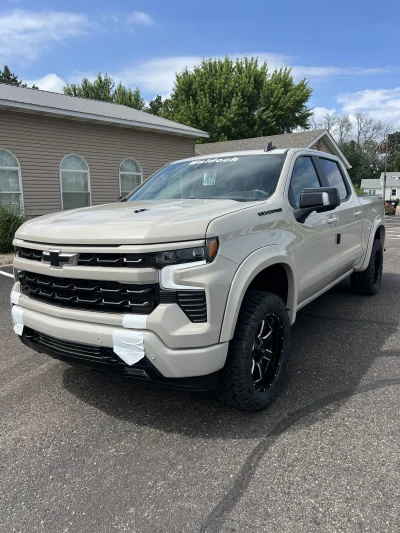 2026 CHEVY SILVERADO 1500 - LEVEL PACKAGE - WHITE SANDS (G42) - 2026 CHEVY SILVERADO 1500 LEVEL - Image 1 of 15