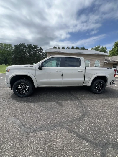 2026 CHEVY SILVERADO 1500 - LEVEL PACKAGE - WHITE SANDS (G42) - 2026 CHEVY SILVERADO 1500 LEVEL - Image 4 of 15