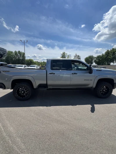 2026 CHEVY SILVERADO 2500 - LEVEL PACKAGE  - STERLING GRAY (GXD) - 2026 CHEVY SILVERADO 1500 LEVEL - Image 5 of 15