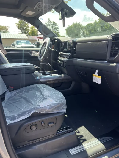 2026 CHEVY SILVERADO 2500 - LEVEL PACKAGE  - STERLING GRAY (GXD) - 2026 CHEVY SILVERADO 1500 LEVEL - Image 8 of 15