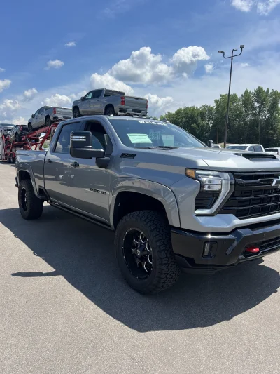 2026 CHEVY SILVERADO 2500 - LEVEL PACKAGE  - STERLING GRAY (GXD) - 2026 CHEVY SILVERADO 1500 LEVEL - Image 3 of 15