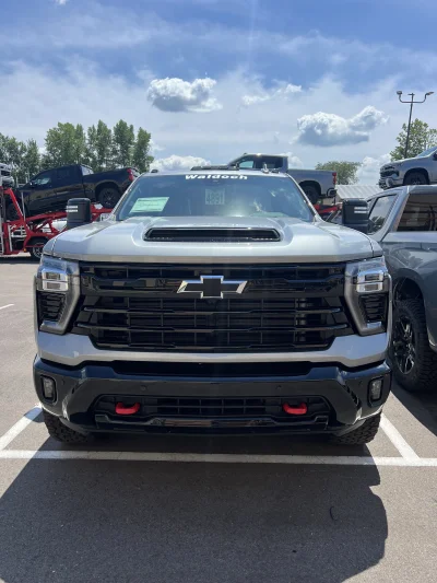2026 CHEVY SILVERADO 2500 - LEVEL PACKAGE  - STERLING GRAY (GXD) - 2026 CHEVY SILVERADO 1500 LEVEL - Image 2 of 15