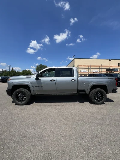 2026 CHEVY SILVERADO 2500 - LEVEL PACKAGE  - STERLING GRAY (GXD) - 2026 CHEVY SILVERADO 1500 LEVEL - Image 4 of 15