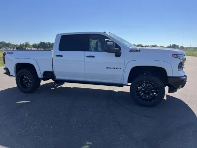 2026 CHEVY SILVERADO 2500 - LEVEL PACKAGE - SUMMIT WHITE (GAZ) - 2026 CHEVY SILVERADO 1500 LEVEL - Image 4 of 19