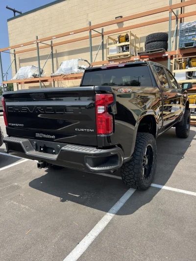 2026 CHEVY SILVERADO 1500 - BASIC PACKAGE - BLACK (GBA) - 2026 CHEVY SILVERADO 1500 LIFT - Image 12 of 15