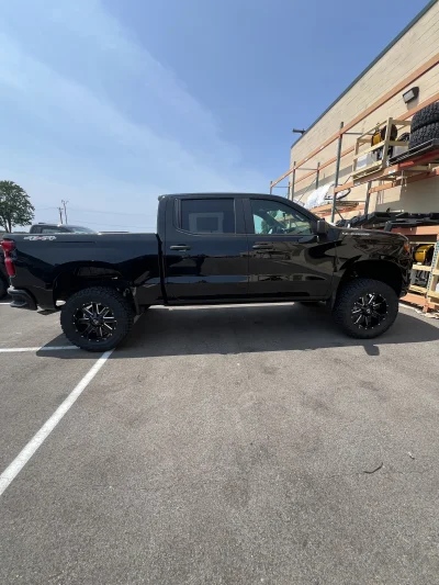 2026 CHEVY SILVERADO 1500 - BASIC PACKAGE - BLACK (GBA) - 2026 CHEVY SILVERADO 1500 LIFT - Image 13 of 15