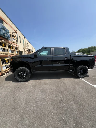 2026 CHEVY SILVERADO 1500 - BASIC PACKAGE - BLACK (GBA) - 2026 CHEVY SILVERADO 1500 LIFT - Image 4 of 15