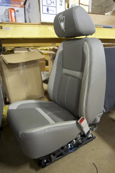 FRONT SEATS - 2014 CHEVY  CUSTOM - Image 4 of 27