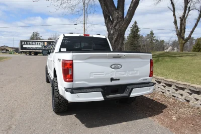 2022 FORD F150 LEVEL PACKAGE BY WALDOCH WHITE WITH CUSTOM FORD EMBLEMS - 2022 FORD F-150 LEVEL - Image 22 of 24