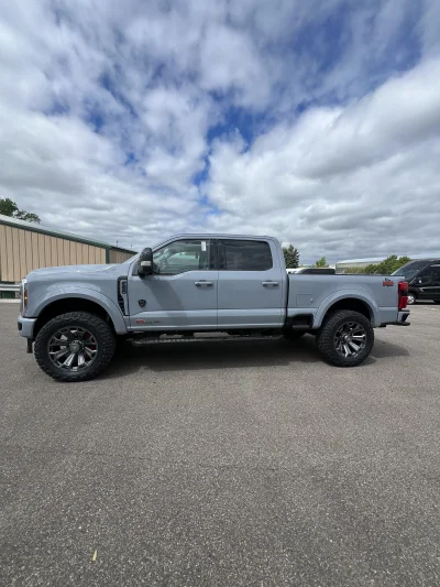 2026 FORD F250 LARIET - M80 PACKAGE - GLACIER GRAY (R7) - 2026 FORD F-250 M80 - Image 4 of 15