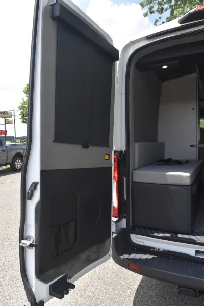 CUSTOM RV CAMPER ON FORD TRANSIT 148 MEDIUM ROOF CONVERSION TRAVEL VAN WALDOCH - 2020 FORD TRANSIT CAMPER - Image 2 of 31