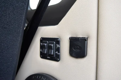 INGOT SILVER 10 TAN INTERIOR - 2020 FORD TRANSIT GALAXY - Image 17 of 22