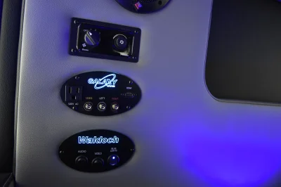 FORD TRANSIT 148 EL LUXURY LIMO PRIVATE JET ON WHEELS BY WALDOCH 9 PASSENGER PARTY WITH MEETINGS - 2020 FORD TRANSIT LIMO - Image 13 of 37