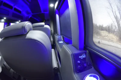 FORD TRANSIT 148 EL LIMO PASSENGER VAN DRINK AND RIDE IN MOST STATES - WALDOCH CONVERSION VAN - 2020 FORD TRANSIT LIMO - Image 22 of 59